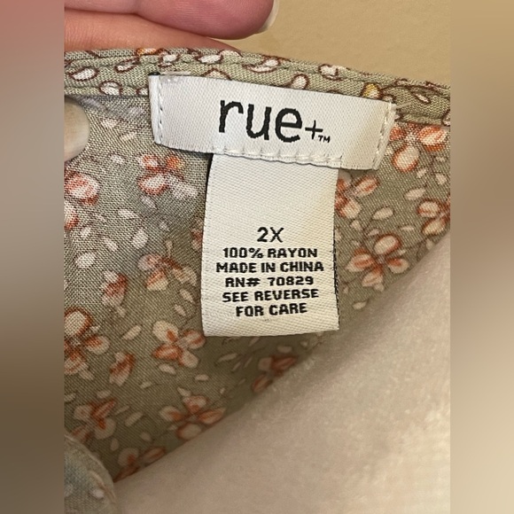 Rue+ Women’s Plus Babydoll Ruched Long Puff Sleeve Tiered Floral Dress 2X - Picture 7 of 13